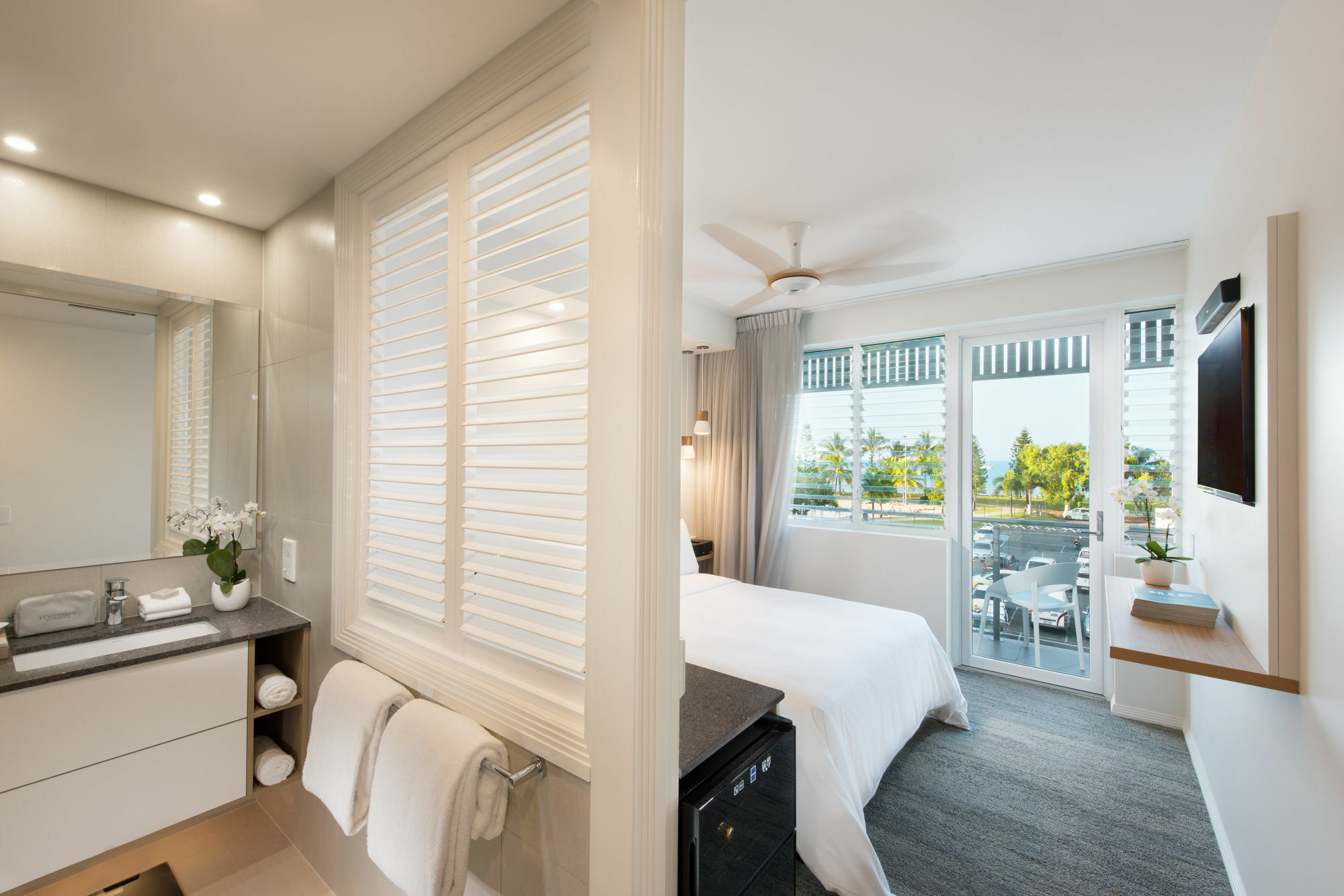 Heart Hotel And Gallery Whitsundays Airlie Beach Ngoại thất bức ảnh